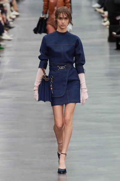 Look 28